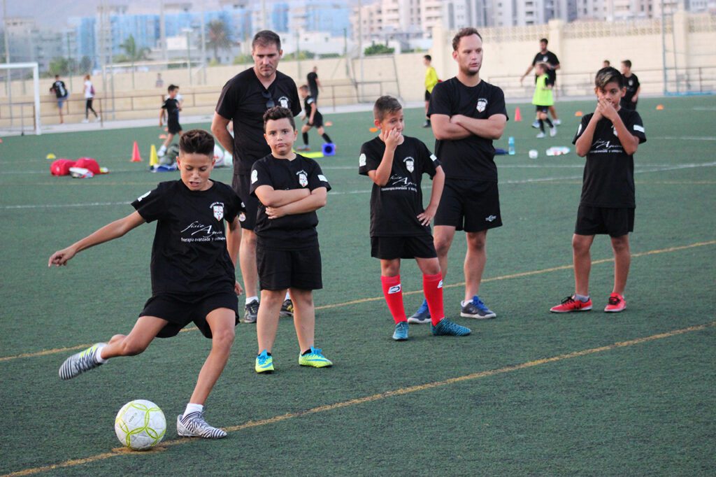 La escuela de fútbol EDA inicia este lunes su segunda temporada con más de un centenar de alumnos