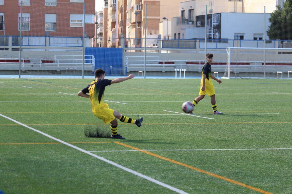 Principios básicos de la técnica de pase para niños y niñas: ¡pasar es jugar juntos!