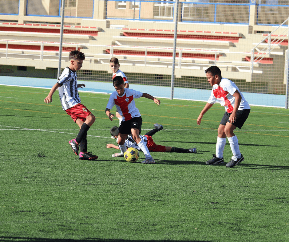 Dominando El Dribbling: Ejercicios Básicos Para Jóvenes Futbolistas